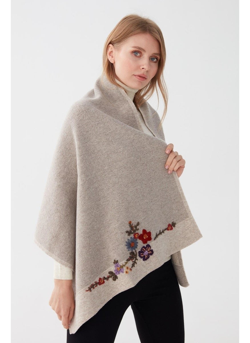 Pattern Knitwear Women's Flower Embroidered Knitwear Shawl V.beige