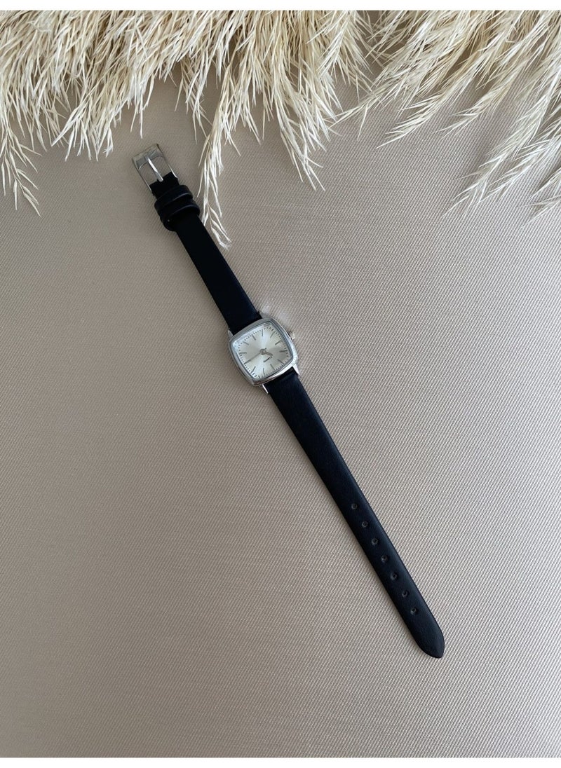 Retro Minimal Vintage Leather Band Women's Wristwatch