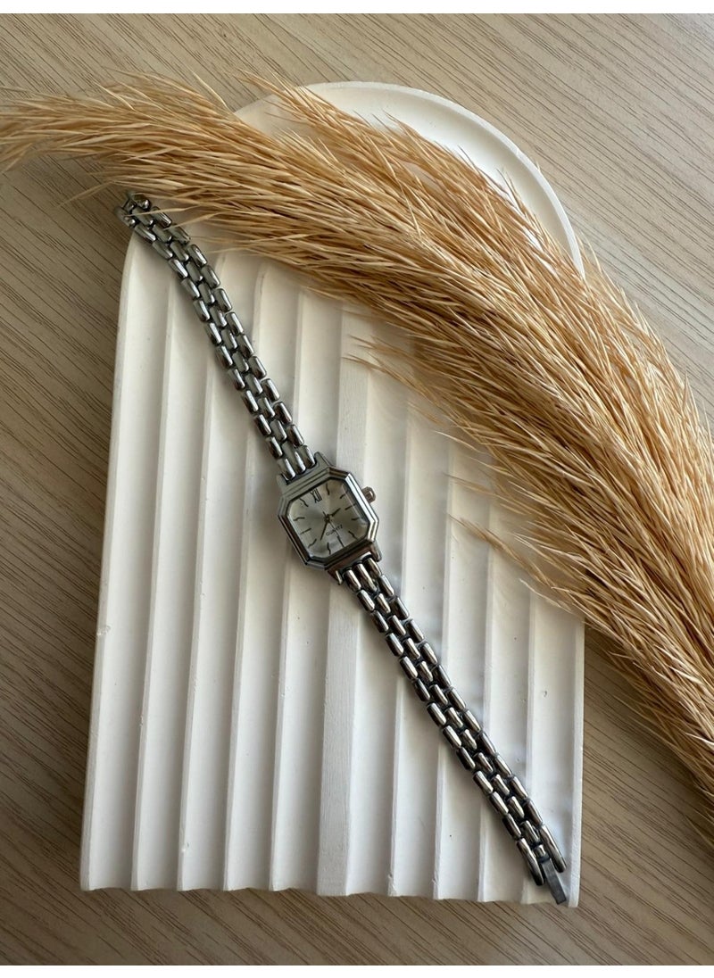 Retro Minimal Wicker Strap Vintage Women's Wristwatch Beaded Model Tiny