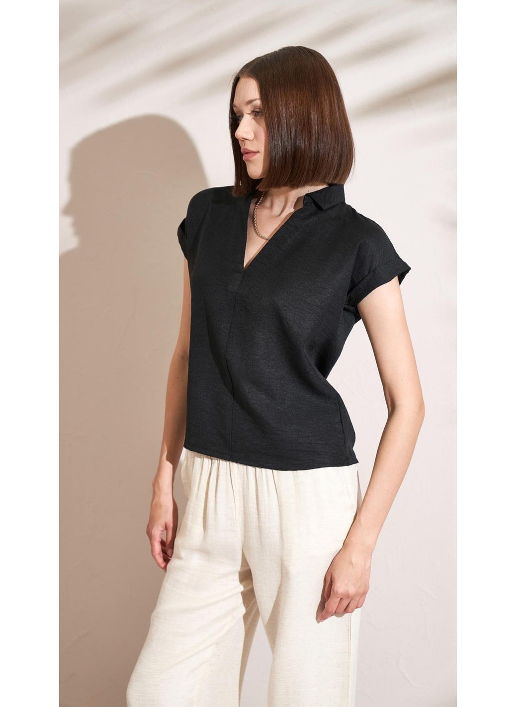 Women's Stone Shirt Collar Low Sleeve Blouse