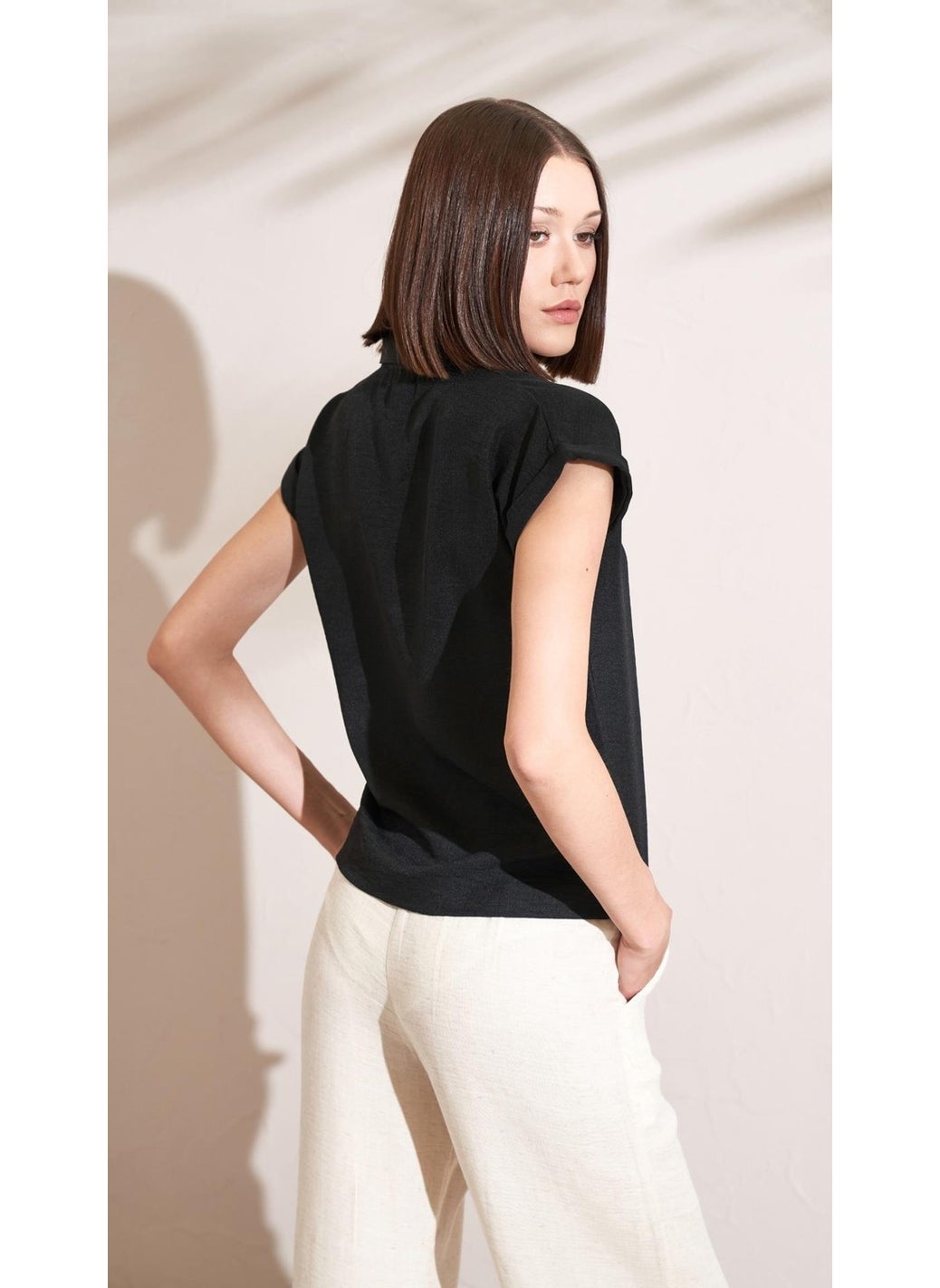 Women's Stone Shirt Collar Low Sleeve Blouse