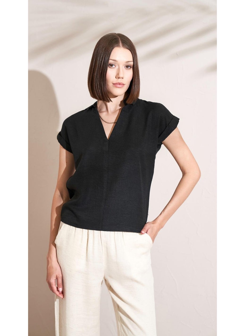 Women's Stone Shirt Collar Low Sleeve Blouse