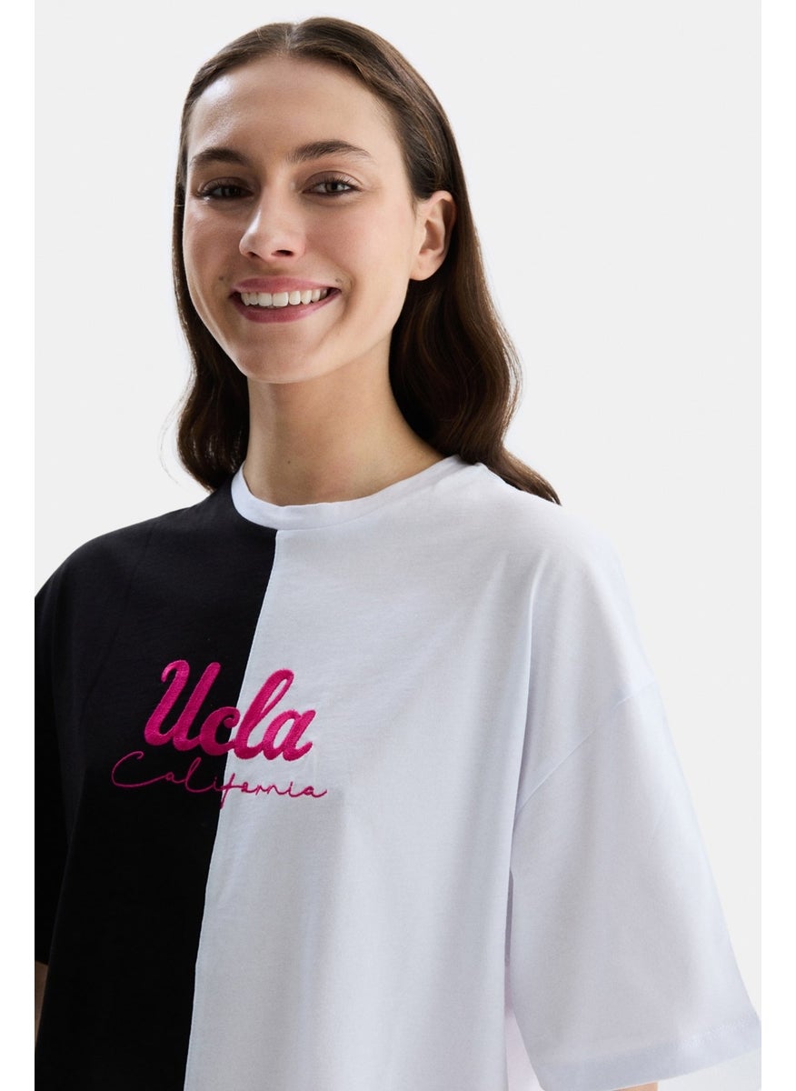 Felız Black Crew Neck Embroidered Women's Tshirt