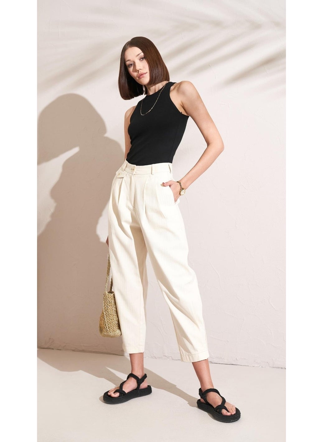 Women's Natural Leg Pleated Waist Pocket Detailed Herringbone Gabardine Trousers