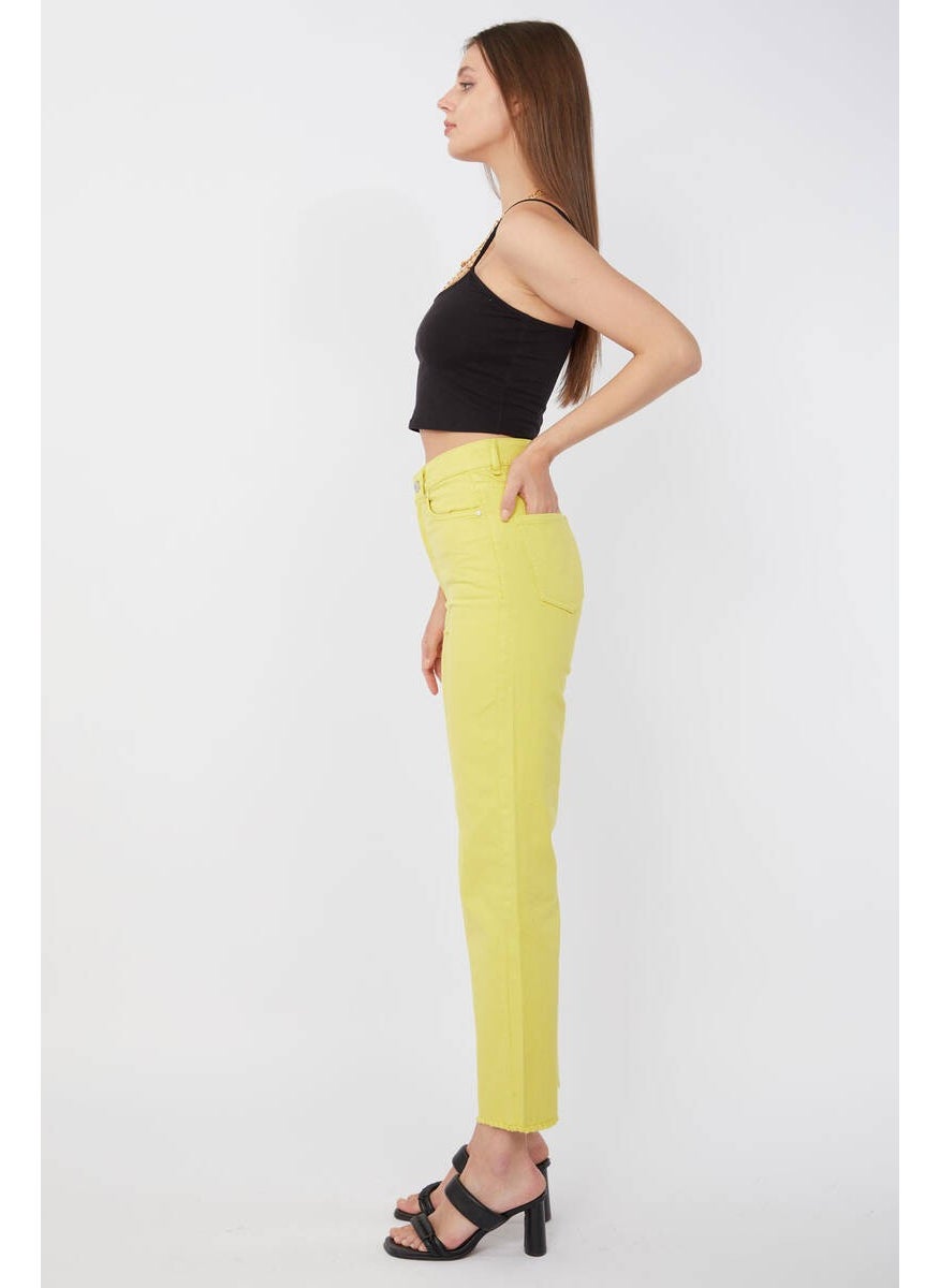 Women's Basic Cut Leg Jeans Pistachio Green