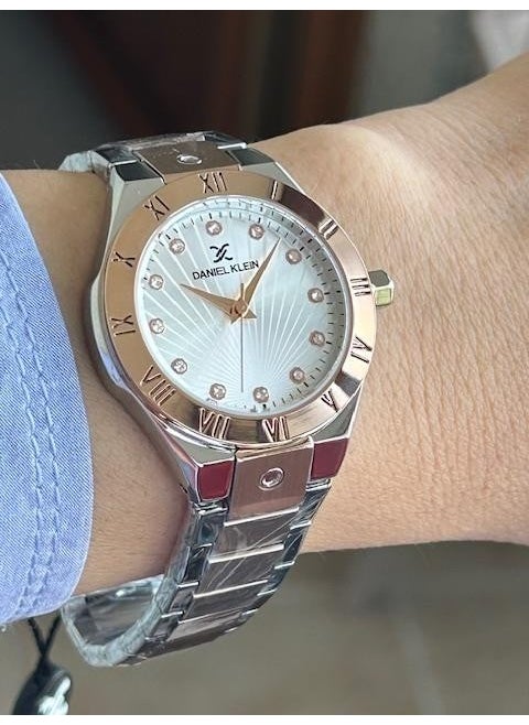 Stylish and Sporty New Model Women's Wristwatch Suitable for All Uses with Modern Design