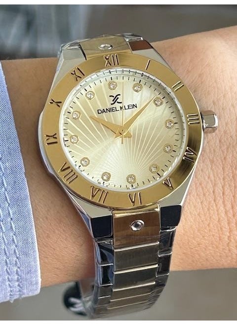 Stylish and Sporty New Model Women's Wristwatch Suitable for All Uses with Modern Design