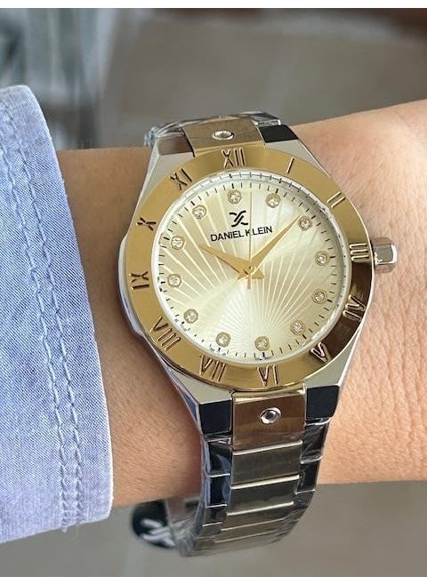 Stylish and Sporty New Model Women's Wristwatch Suitable for All Uses with Modern Design