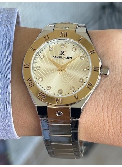 Stylish and Sporty New Model Women's Wristwatch Suitable for All Uses with Modern Design