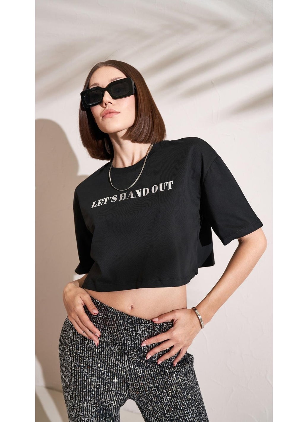 Women's Black Crew Neck Oversize Single Jersey Leaf Printed Crop T-Shirt