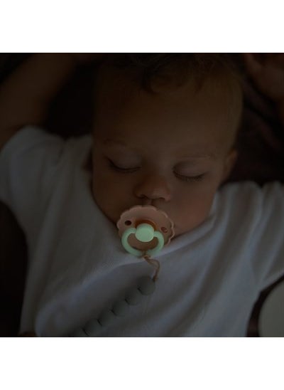 Frıgg Daisy Rubber Pacifier - Glow in the Dark - French Gray Night 0-6 Months