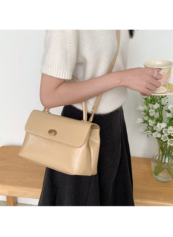 Retro Handbag Fashion Niche Design All Crossbody Bag Oil Wax Skin Foreign Air Clamshell Hand Carrying Small Square Bag