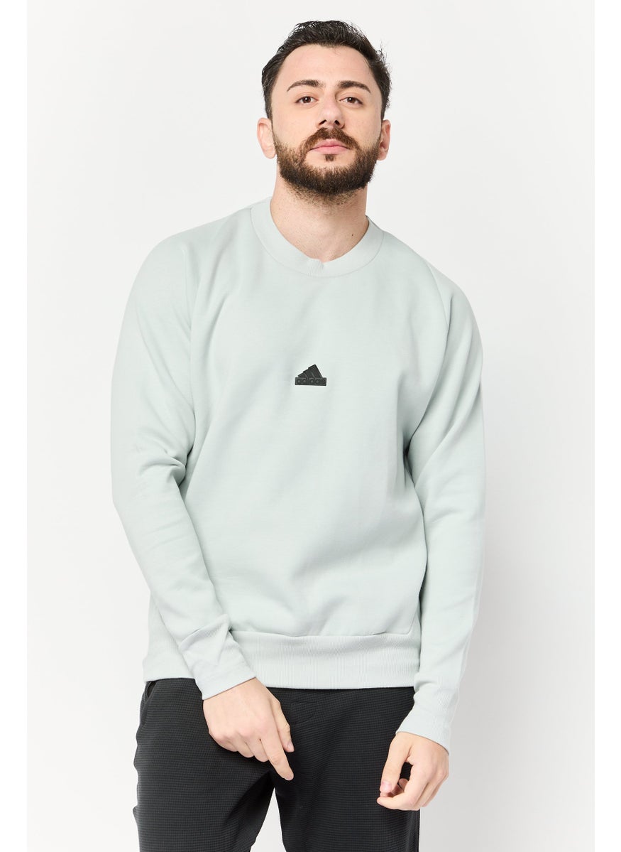 Men Sportswear Fit Long Sleeve Outdoor Sweatshirt, Light Grey