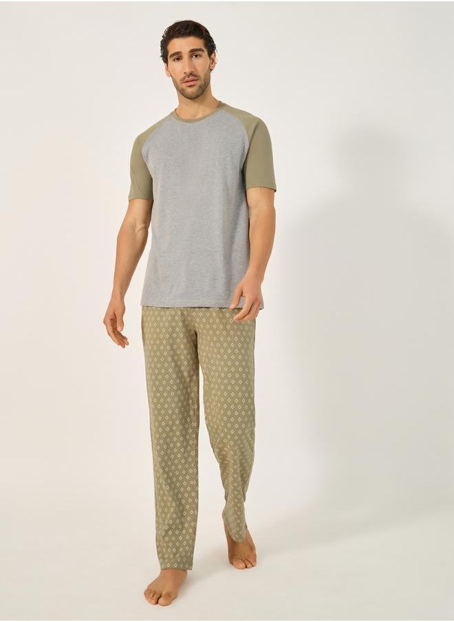 Color Block Raglan Sleeve T-Shirt and Printed Pyjama Set