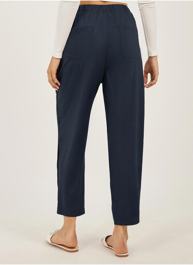 Solid Cropped Tapered Fit Pants with Baggy Pockets