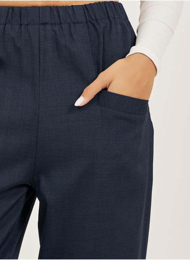 Solid Cropped Tapered Fit Pants with Baggy Pockets