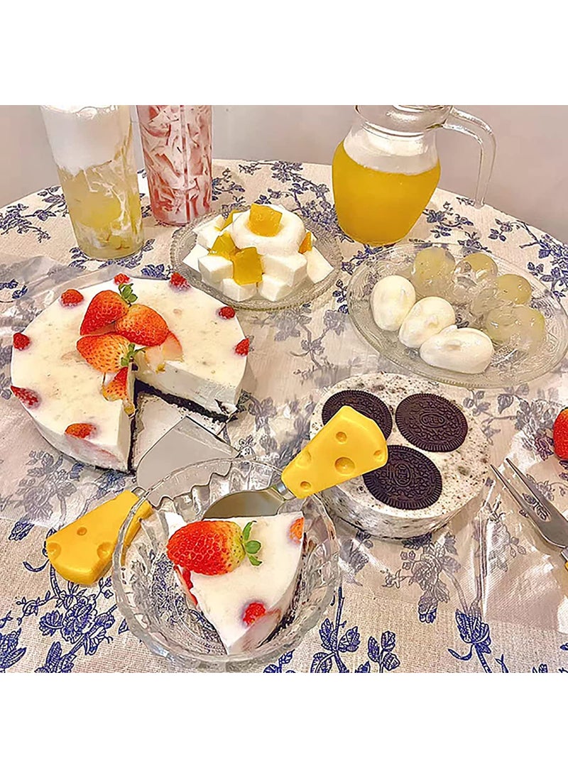HUNGYAN Glass Salad Plates 7 Inches Glass Fruit Dessert Plates Clear Glass Appetizer Dinnerware Set with Beautiful Carved Pattern Dishwasher Safe 4 pc Clear