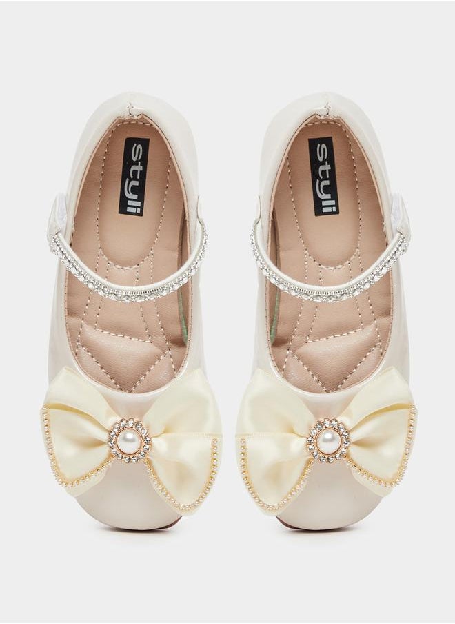 Embellished Round Toe Ballerina Shoes with Bow Detail