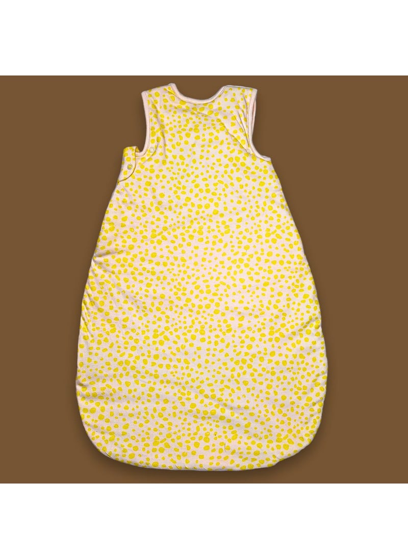 TuddyBuddy Baby Cotton Wearable Quilted Sleeping Bag Blanket 15 Tog with 2 Way Zipper Closure Ideal for Babies Kids Hypoallergenic Fabrics Yellow Dots All Over Printed 06 Months