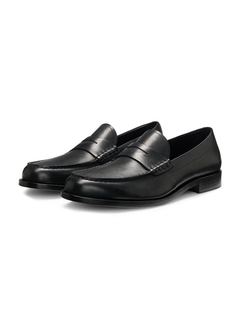 Loafers in smooth leather with penny trim