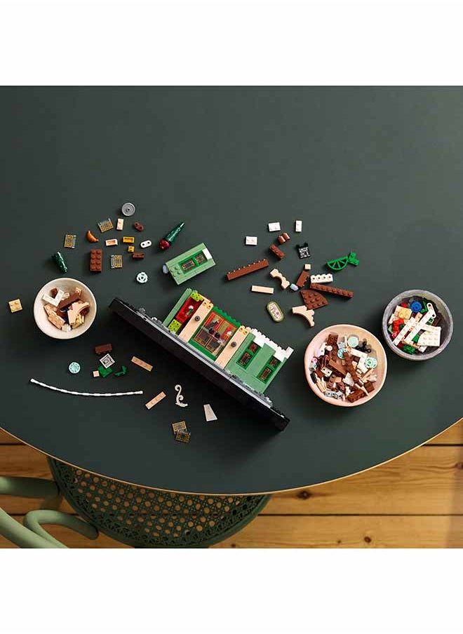 Icons French Café Building Set for Adults - incl. a Picturesque Facade, Hanging Flowerpots & Ornate Seating - Model Kit for Home or Office Desk Decor - DIY Gift Idea for Women & Men - 10362 (1101 pieces)