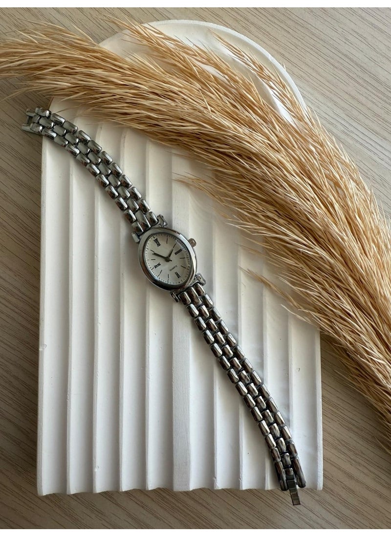 Retro Minimal Straw Strap Vintage Women's Wristwatch
