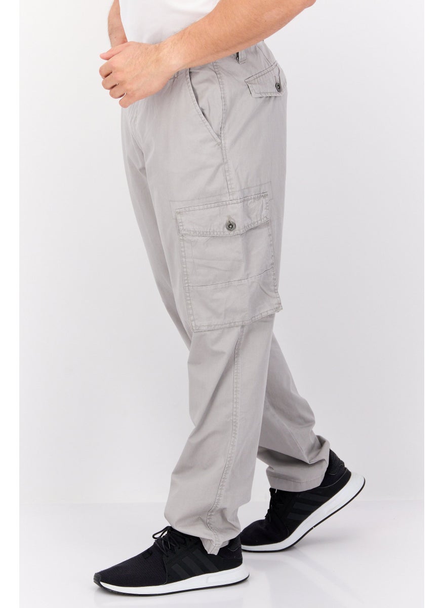 Men Regular Fit Plain Cargo Pants, Grey
