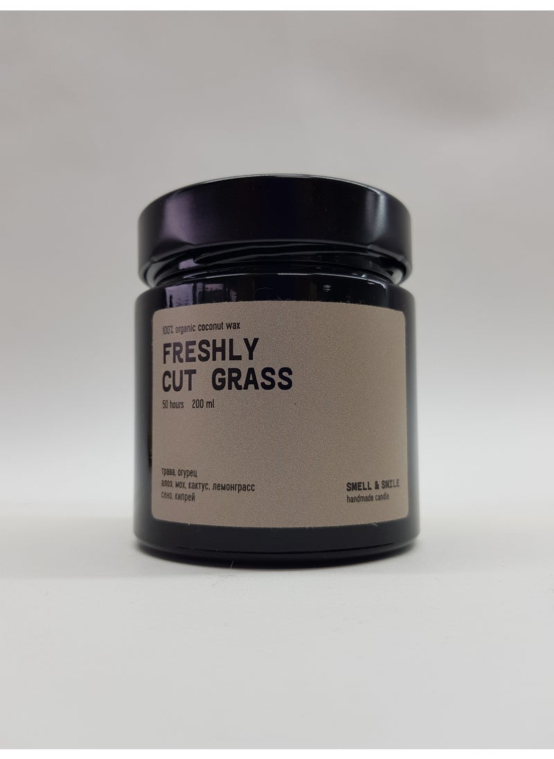 Scented Candle in Amber Glass Jar 200ml – FRESHLY CUT GRASS, Natural Coconut Soy Wax, Wooden Crackling Wick, Green Herbal Aroma, IFRA & REACH Certified