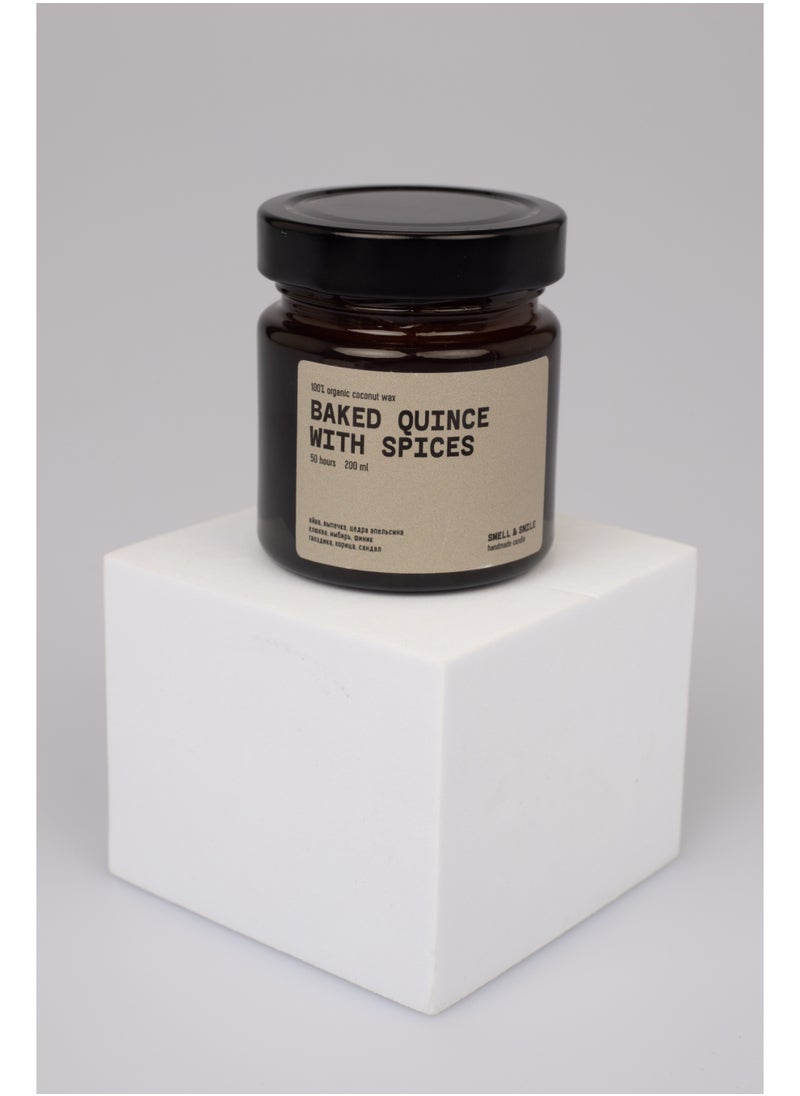 Scented Candle in Amber Glass Jar 200ml – BAKED QUINCE WITH SPICES, Natural Coconut Soy Wax, Wooden Crackling Wick, Warm Fruity Aroma, IFRA & REACH Certified