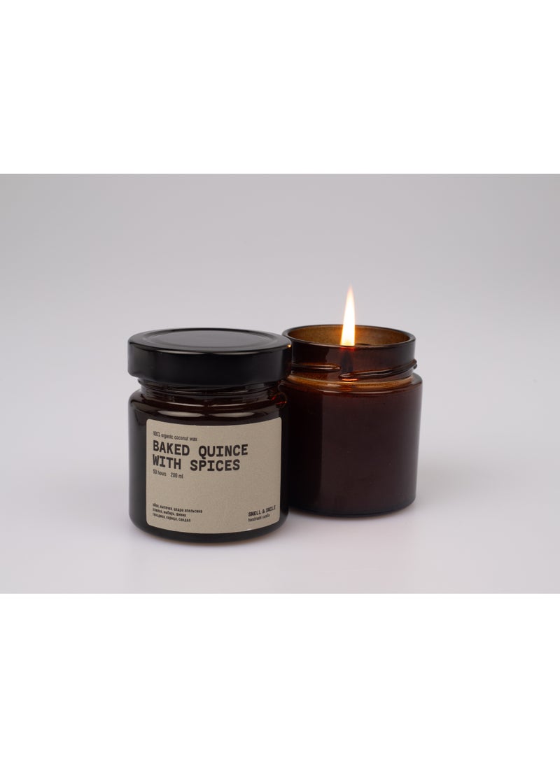 Scented Candle in Amber Glass Jar 200ml – BAKED QUINCE WITH SPICES, Natural Coconut Soy Wax, Wooden Crackling Wick, Warm Fruity Aroma, IFRA & REACH Certified