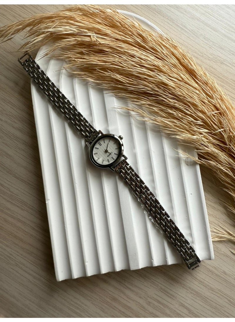 Retro Minimal Wicker Strap Vintage Women's Wristwatch Beaded Model