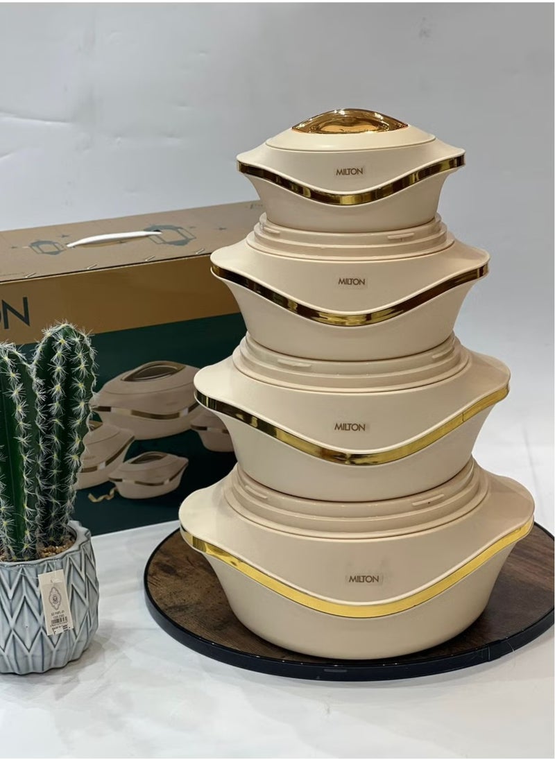 A royal food storage set consisting of 4 pieces.