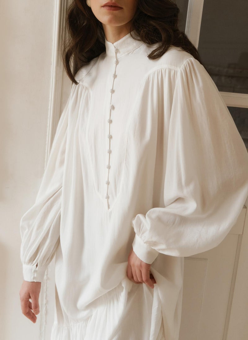 Voluminous maxi dress with long sleeves