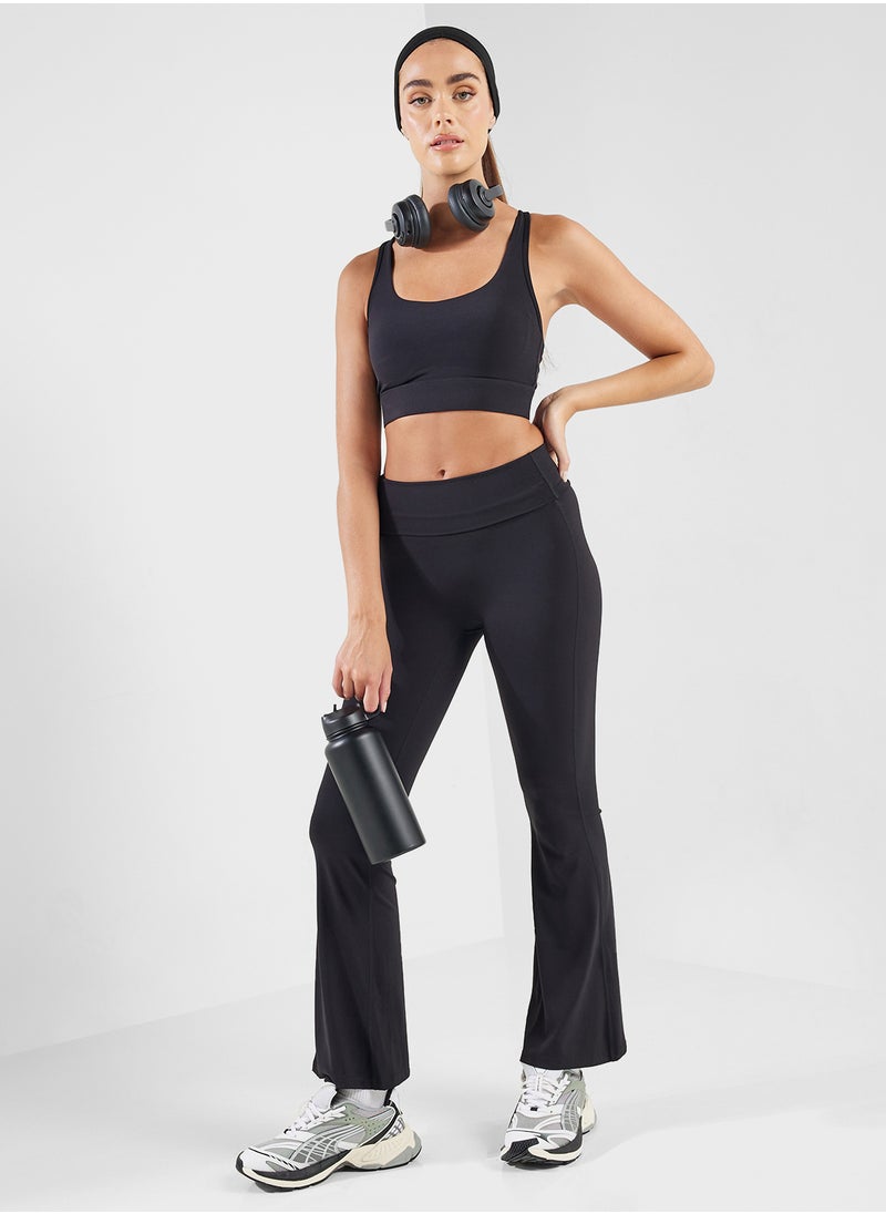 Medium Coverage Back Cutout Detail Sports Bra With Clasp