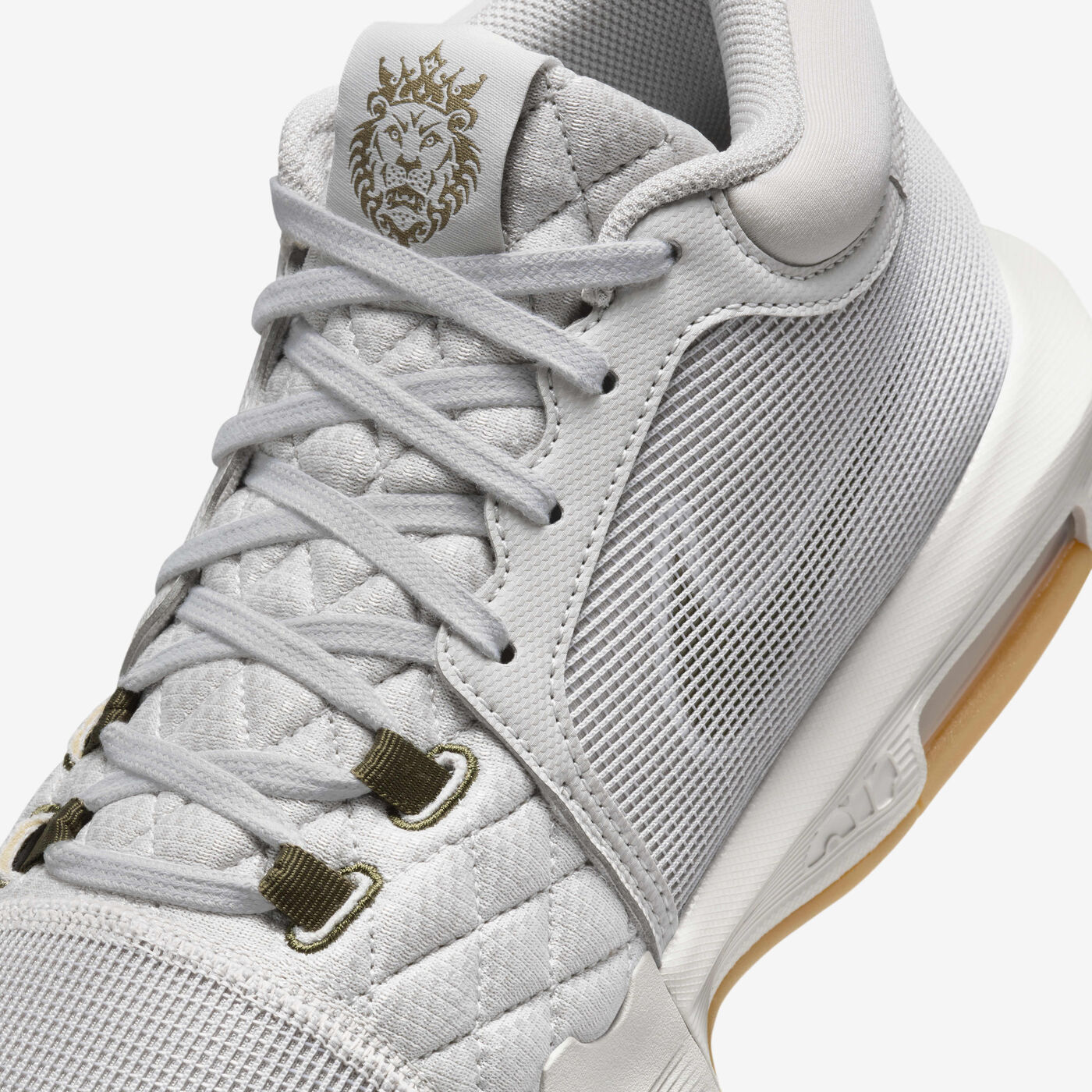 LeBron Witness 8 Basketball Shoes