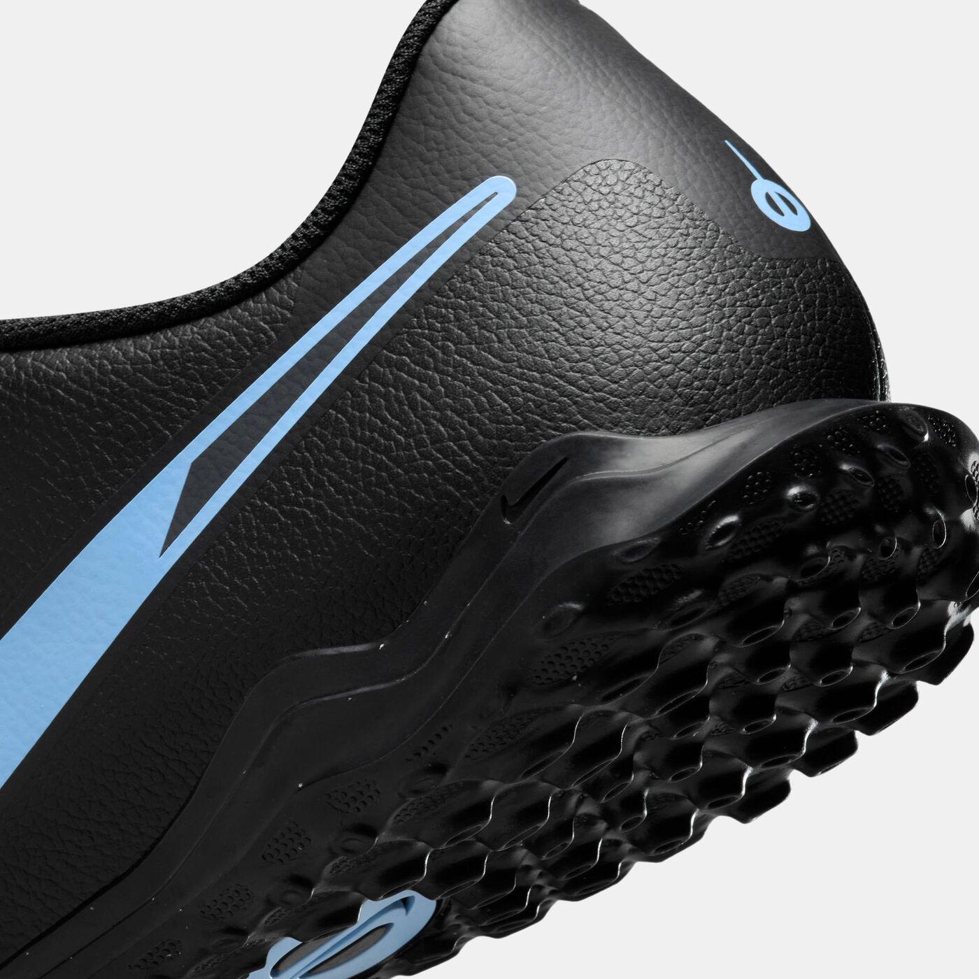Tiempo Legend 10 Club Turf Football Shoes