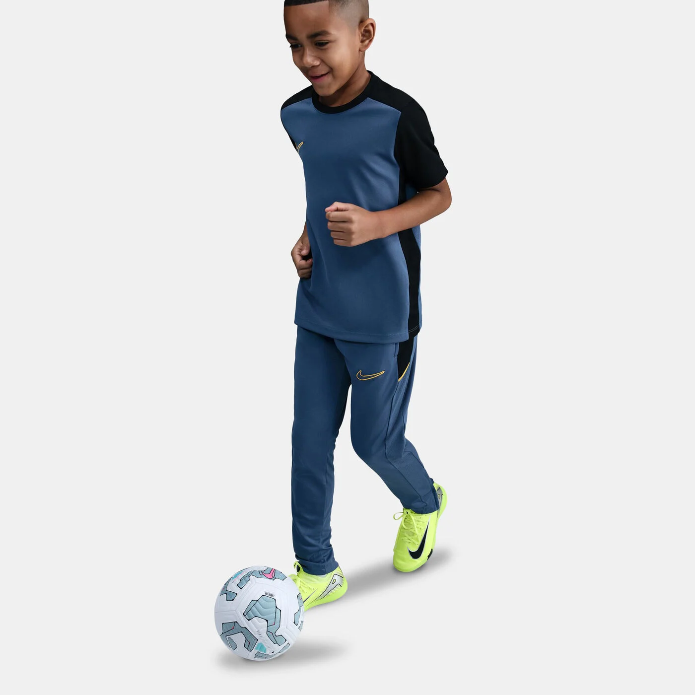 Kids' Academy25 Dri-FIT Football Shorts