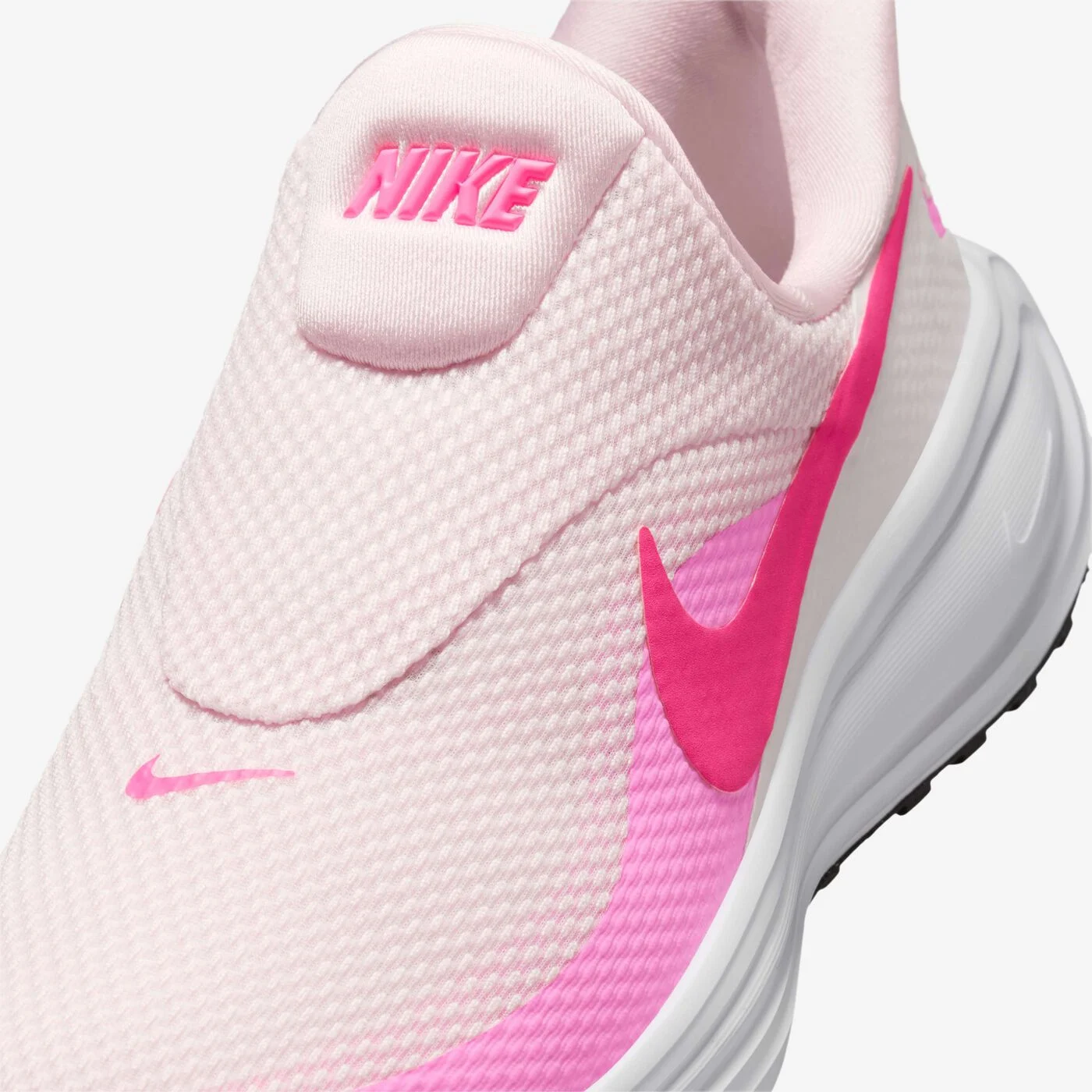 Women's Revolution 8 EasyOn Road Running Shoes