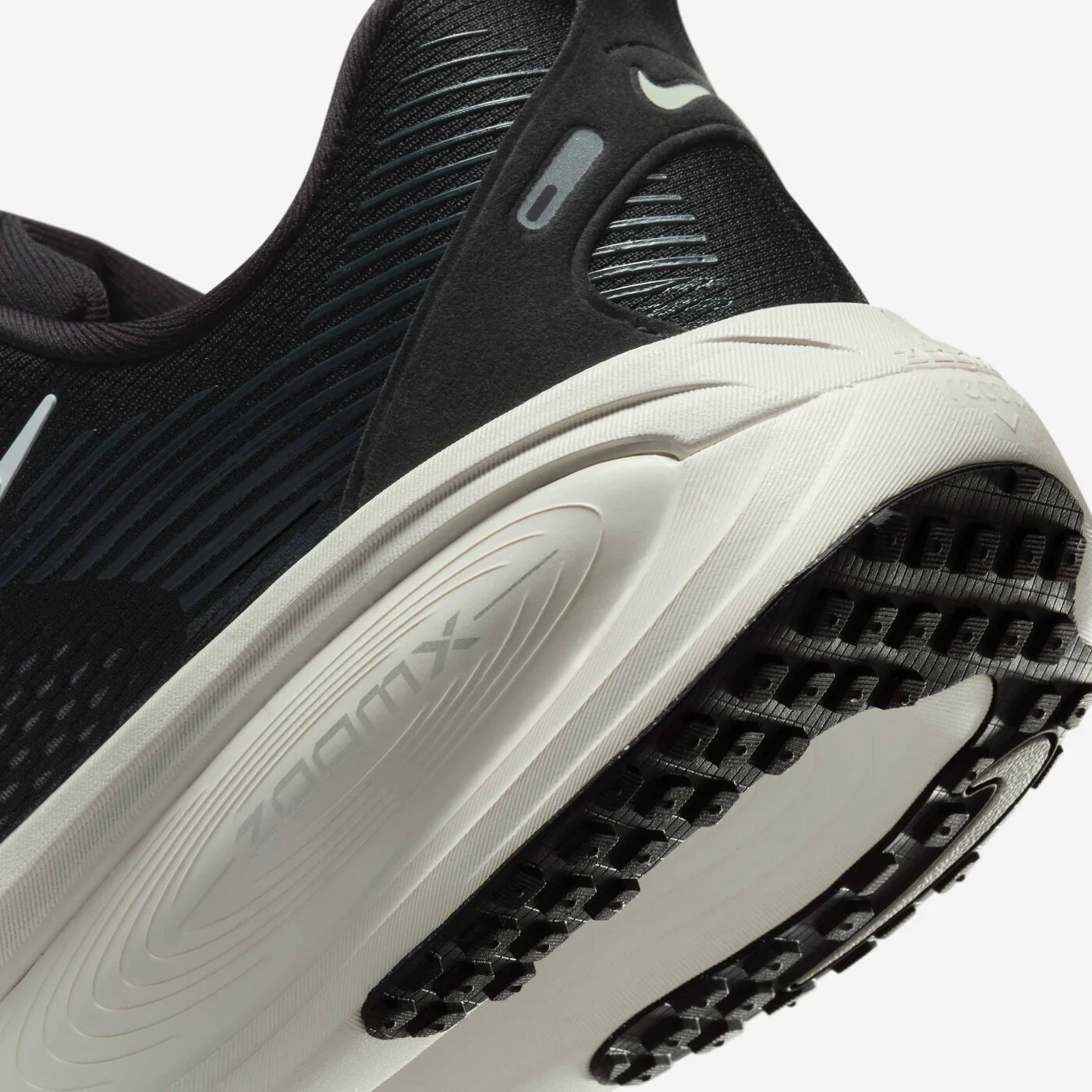 Men's Vomero 18 Road Running Shoes (Extra Wide)