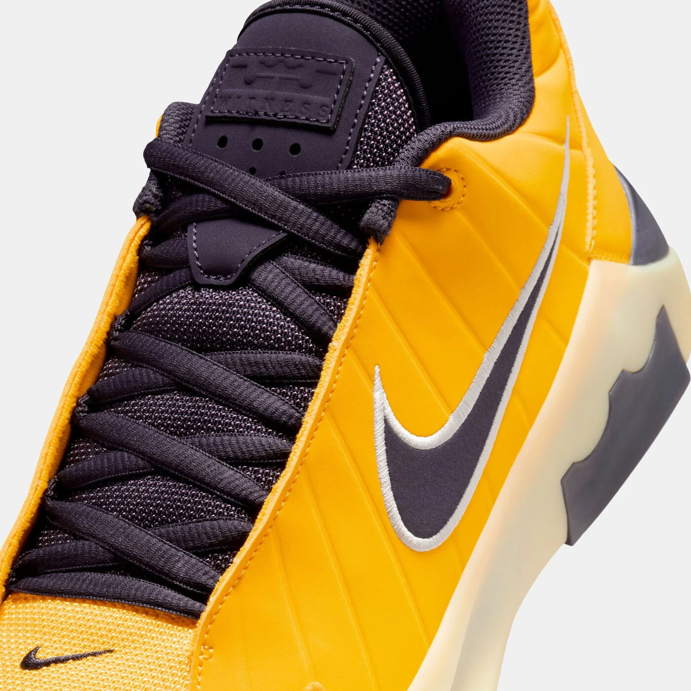 Men's LeBron Witness 9 Basketball Shoes