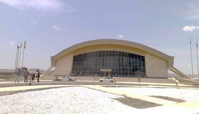 <p><strong>ایستگاه راه‌آهن ملایر</strong></p>
