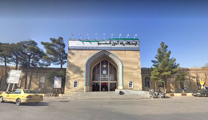 <p><strong>ایستگاه راهآهن قم</strong></p>