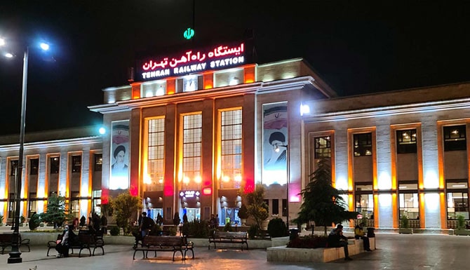 <p><strong>ایستگاه راهآهن تهران</strong></p>