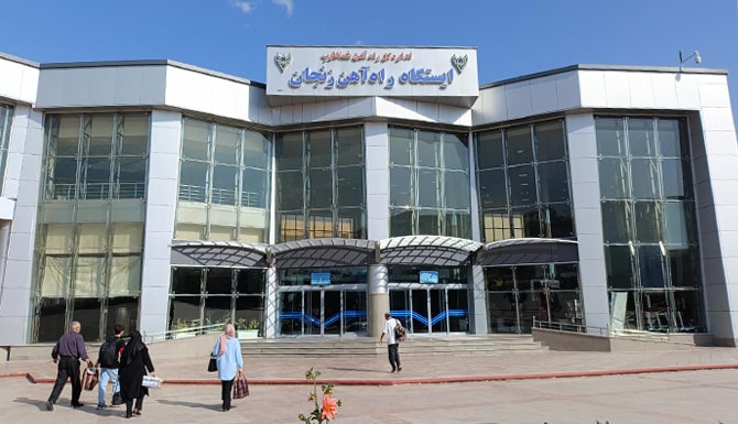 <p><strong>ایستگاه راه‌آهن زنجان</strong></p>

