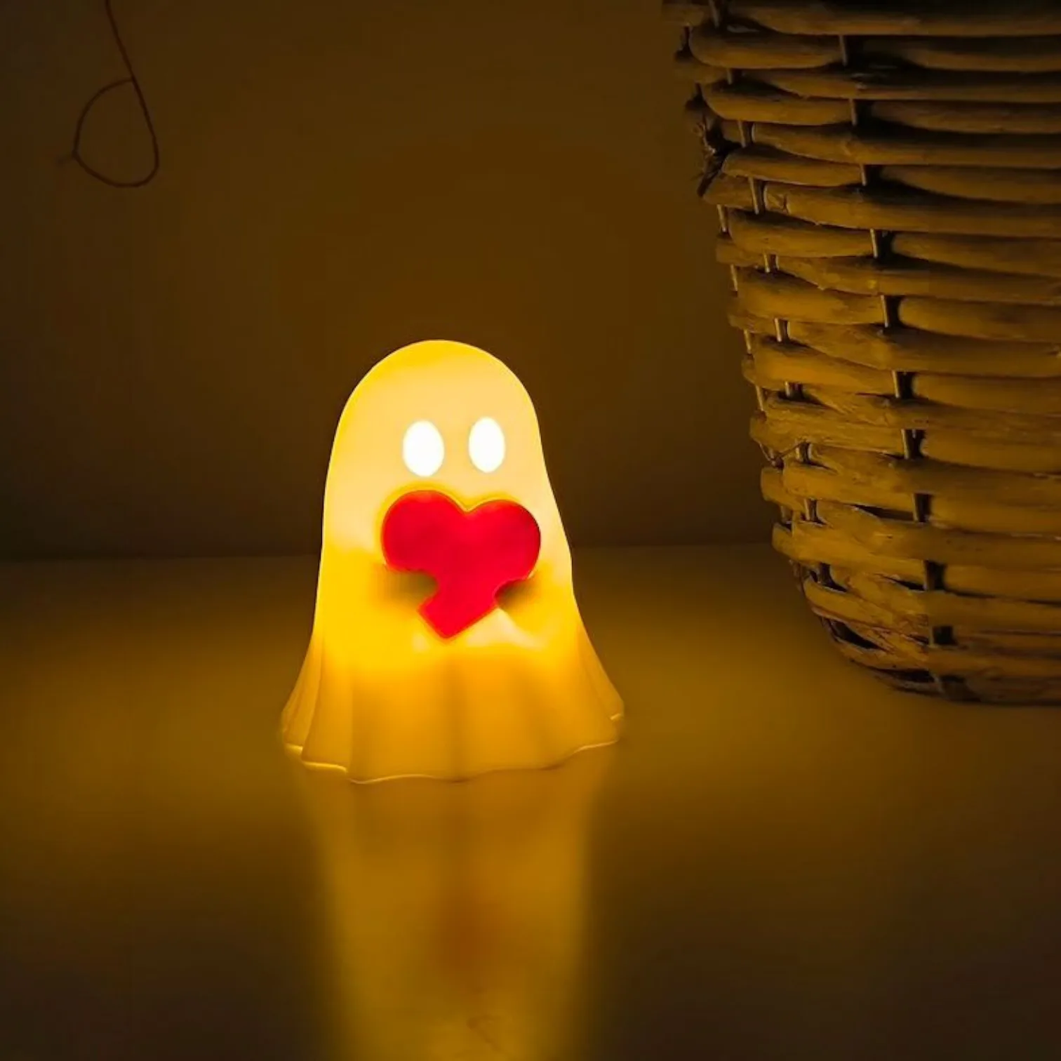 چراغ خواب فانتزی روحِ عاشق (Heart-Holding Ghost Lamp)