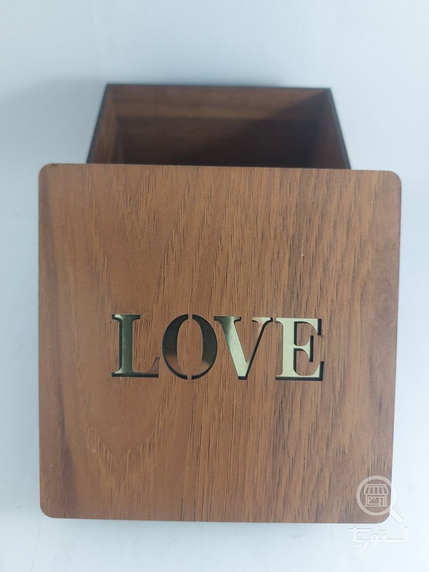 باکس هدیه چوبی با طرح LOVE