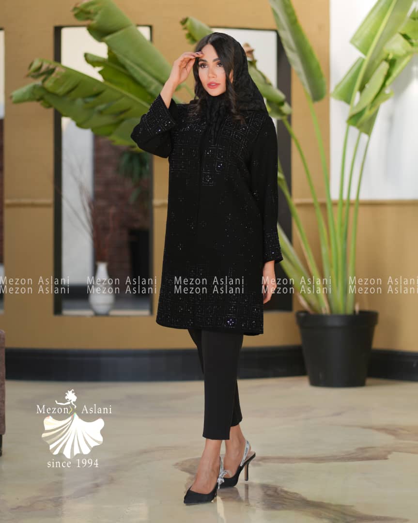 مانتو کرپ لمه نگین کاری قواره دار