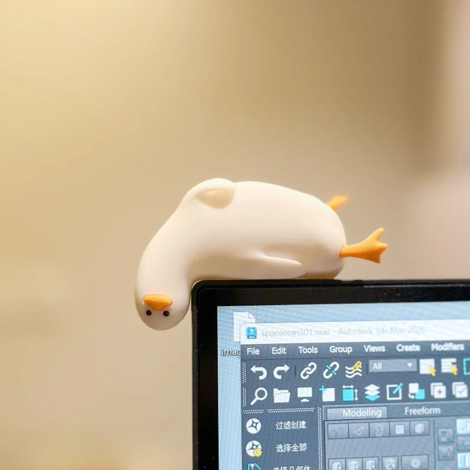 مجسمه دکوری لبه مانیتور طرح اردک خسته (Lazy Duck)