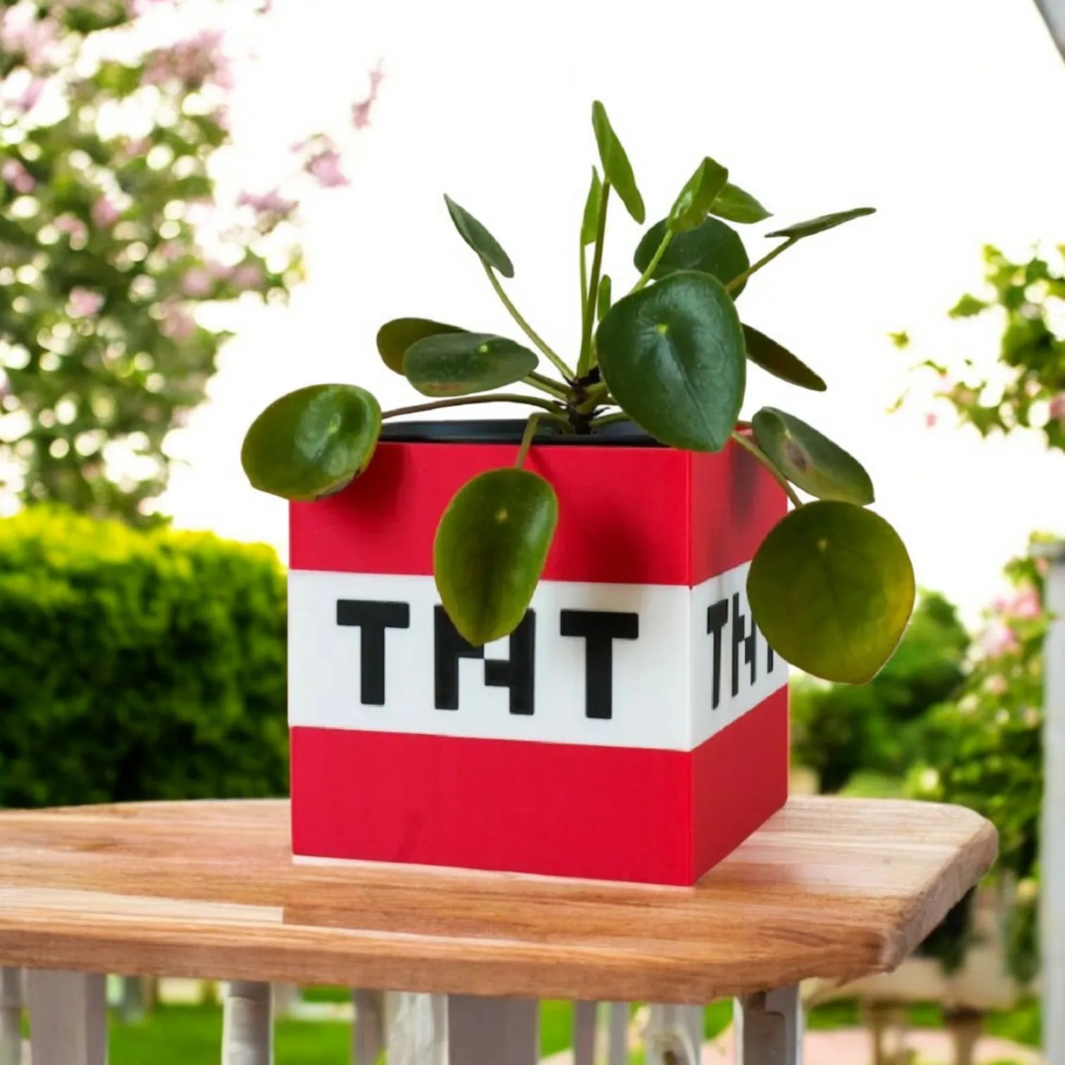 گلدان رومیزی ماینکرفت – طرح بلوکی قرمز و سفید (Minecraft Style Planter)
