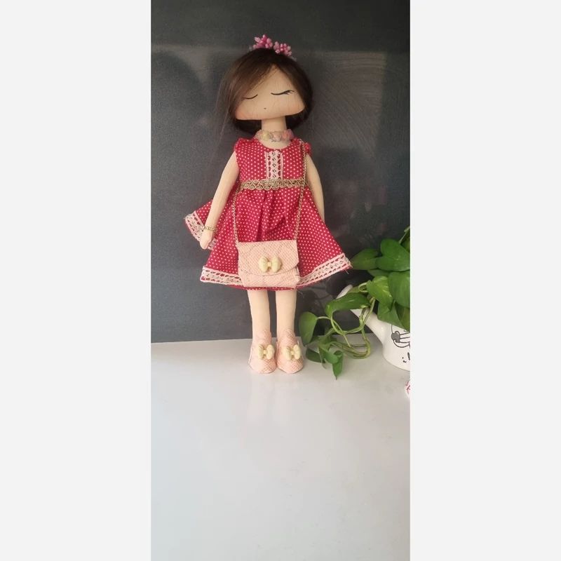 عروسک روسی خوشگل با اکسسوری